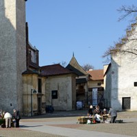 1.	Dvorek u Polygon�ln� ba�ty 